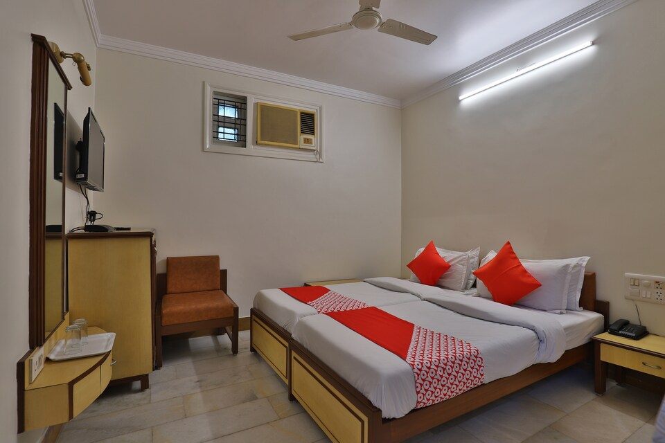 OYO 28667 Hotel Moti Mahal, Ahmedabad Railway Station, Ahmedabad