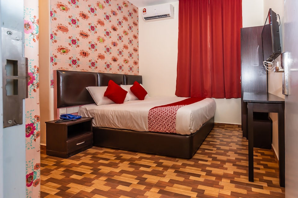 OYO 743 Gold City Hotel, Cheng, Melaka City