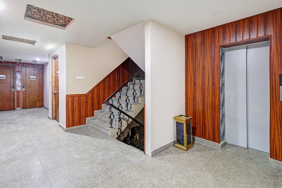 Townhouse OAK The Saffron Hotel, Dalgate Srinagar, Srinagar