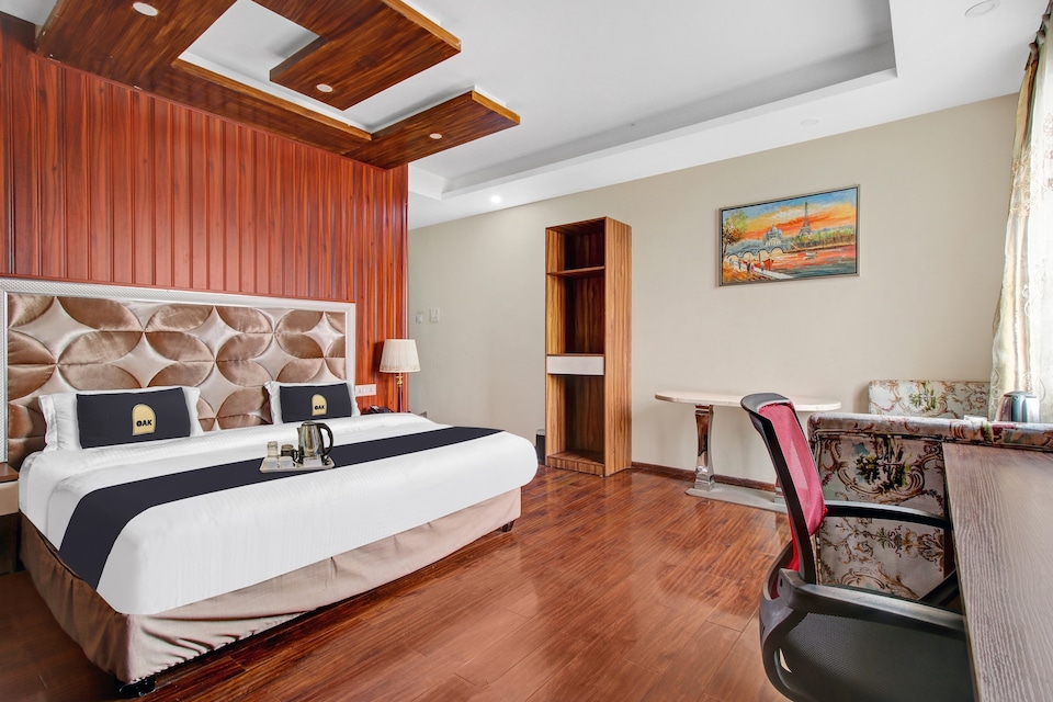 Townhouse OAK The Saffron Hotel, Dalgate Srinagar, Srinagar