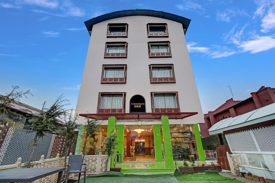 Townhouse OAK The Saffron Hotel, Dalgate Srinagar, Srinagar