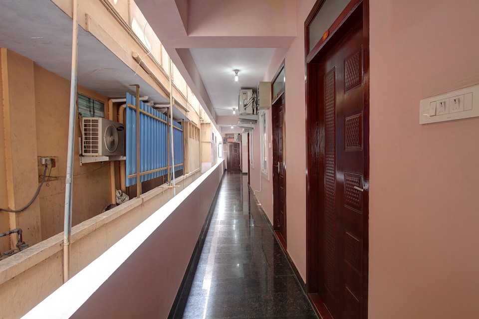 OYO 28738 Abhirami Hotels, Gandhipuram Coimbatore-II, Coimbatore