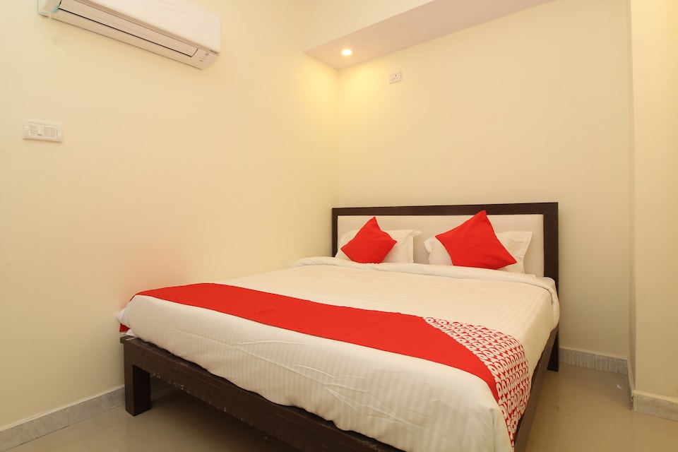 OYO 28743 Golconda Inn, Madhapur-II, Hyderabad
