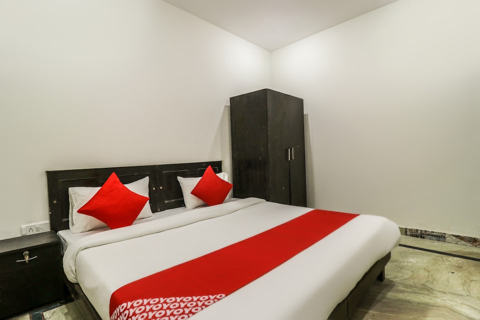 OYO 28749 Hotel Atharv, Ghaziabad City, Ghaziabad