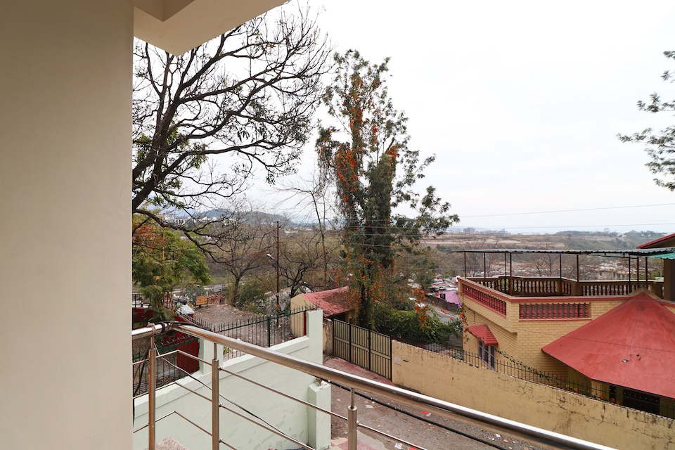 OYO Flagship 28755 Hotel NEW WINSOME VILLA, Rajpur Road Dehradun, Dehradun