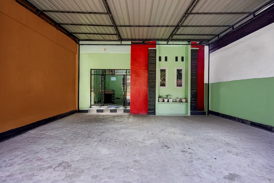 Hotel O near Universitas Medan Area formerly Rumah Idaman Bunda, Medan Sunggal, Medan