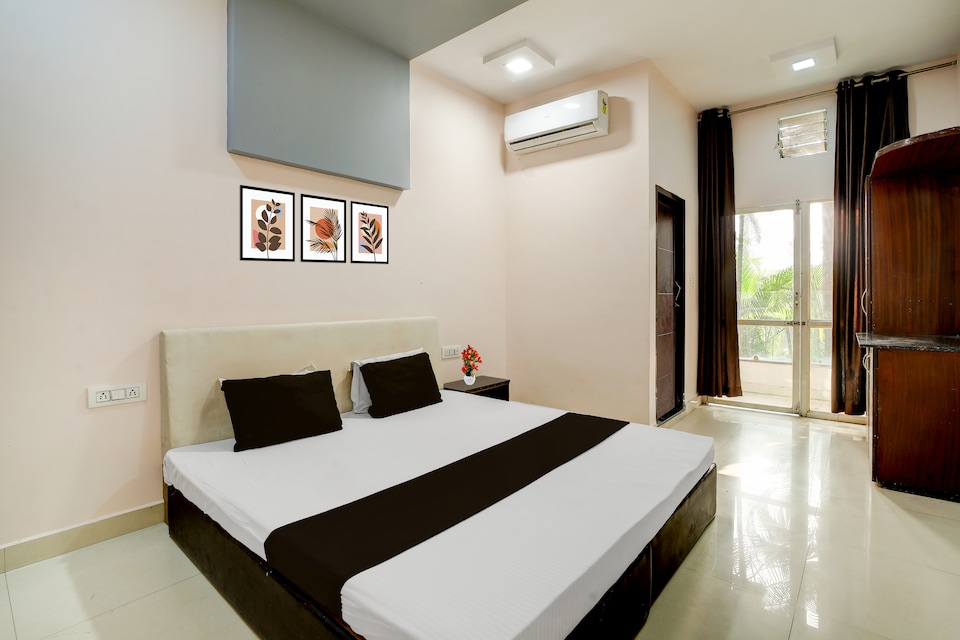 Hotel O Ujjain Engineering College Formerly Ghunghat Garden, Ujjain Indore Road, उज्जैन