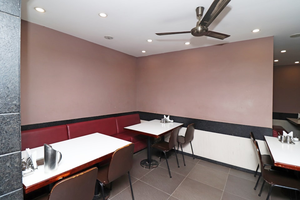 OYO 28796 Hotel Rajhans, Hamidia Road Bhopal, Bhopal