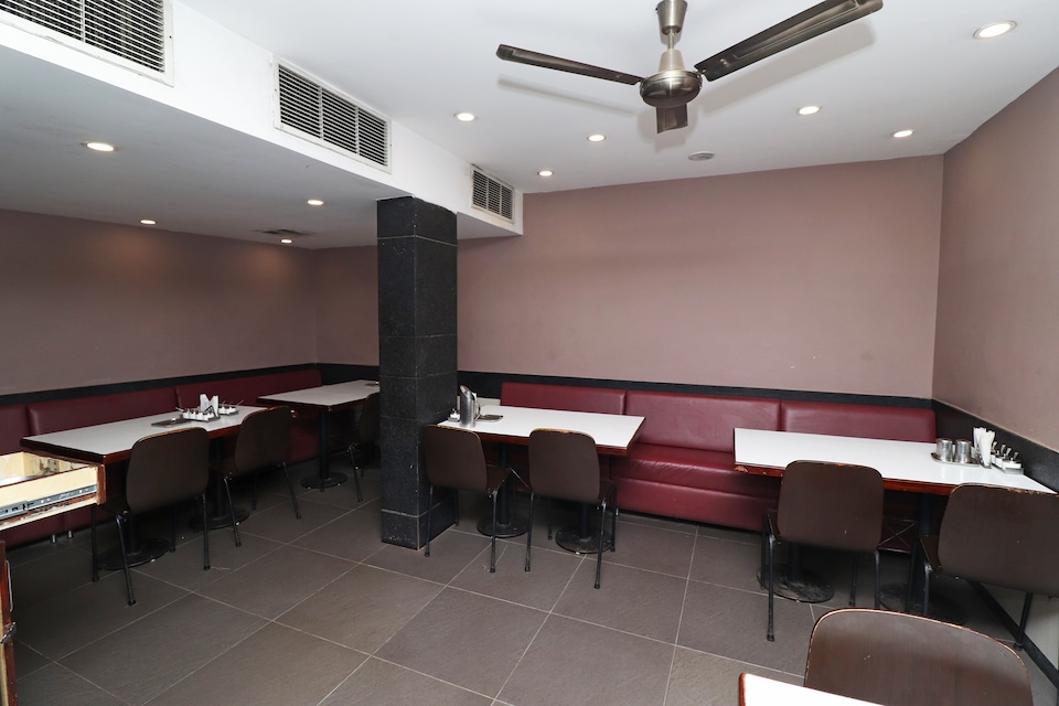 OYO 28796 Hotel Rajhans, Hamidia Road Bhopal, Bhopal