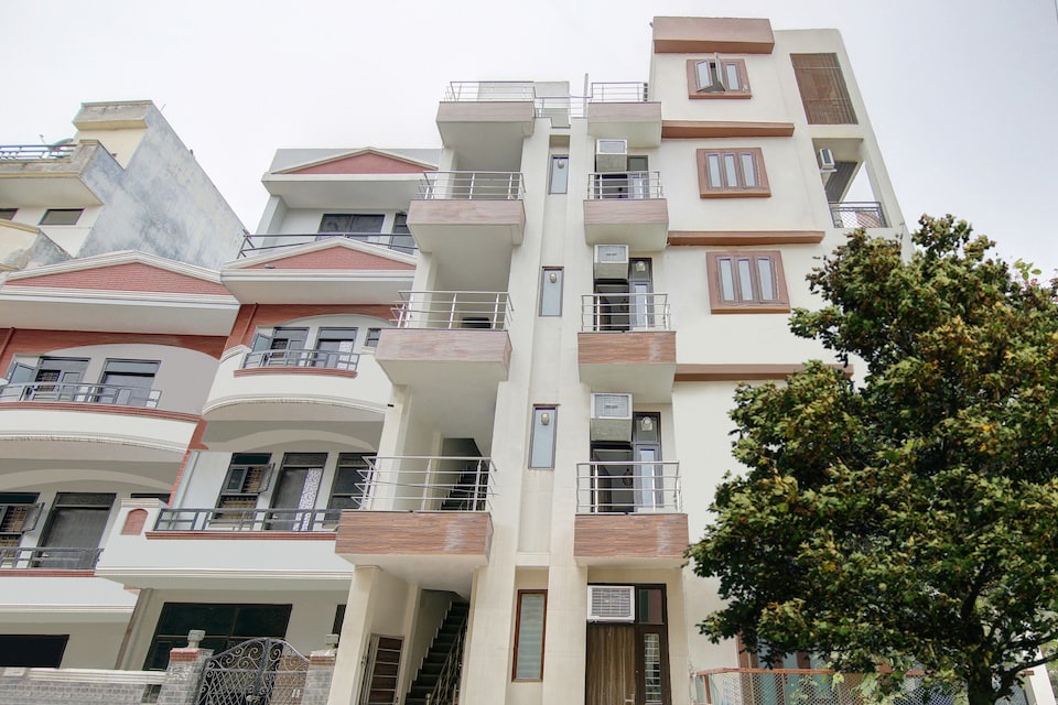 OYO 28827 Stylish Studio Huda City Center, HUDA CENTRE 1, Gurgaon