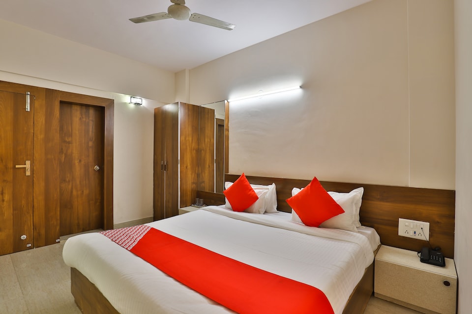 OYO 29002 Hotel Rivera Golden Crown, Jamnagar, Jamnagar
