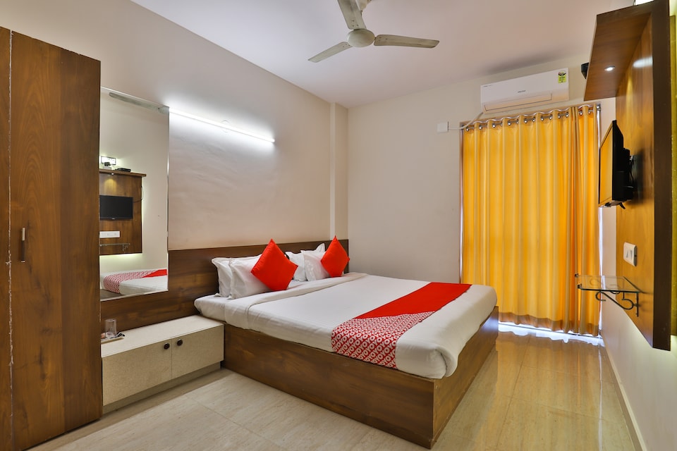 OYO 29002 Hotel Rivera Golden Crown, Jamnagar, Jamnagar