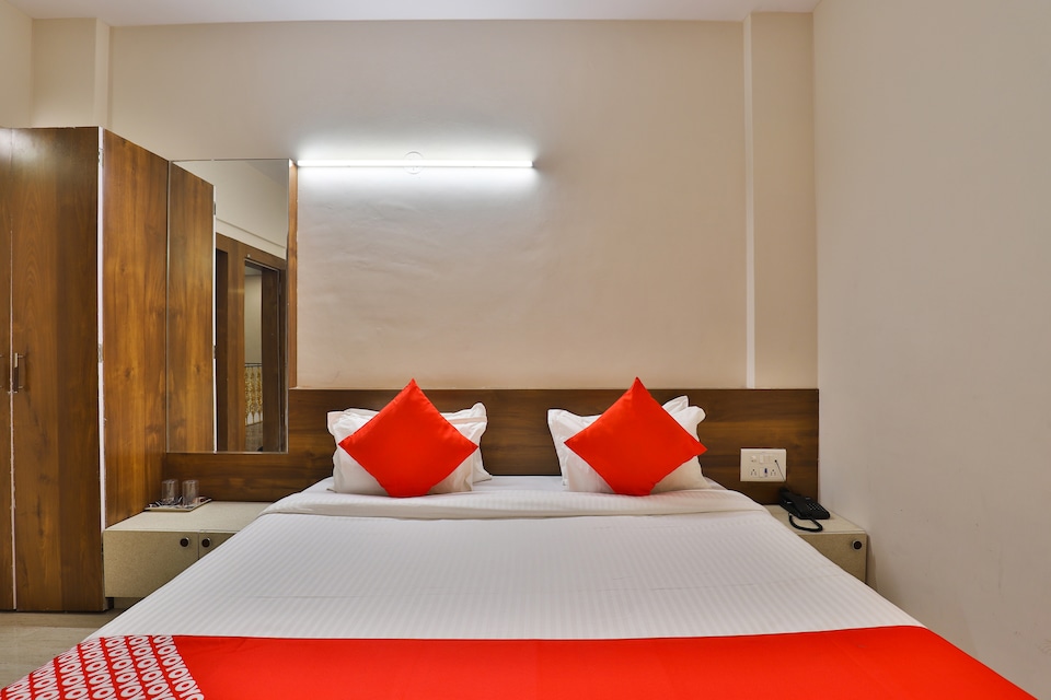 OYO 29002 Hotel Rivera Golden Crown, Jamnagar, Jamnagar