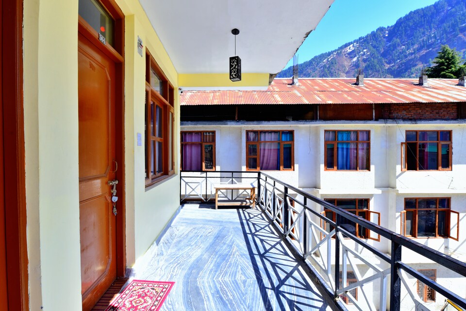 OYO Hotel Raj Kiran, Hadimba Temple Road, मनाली