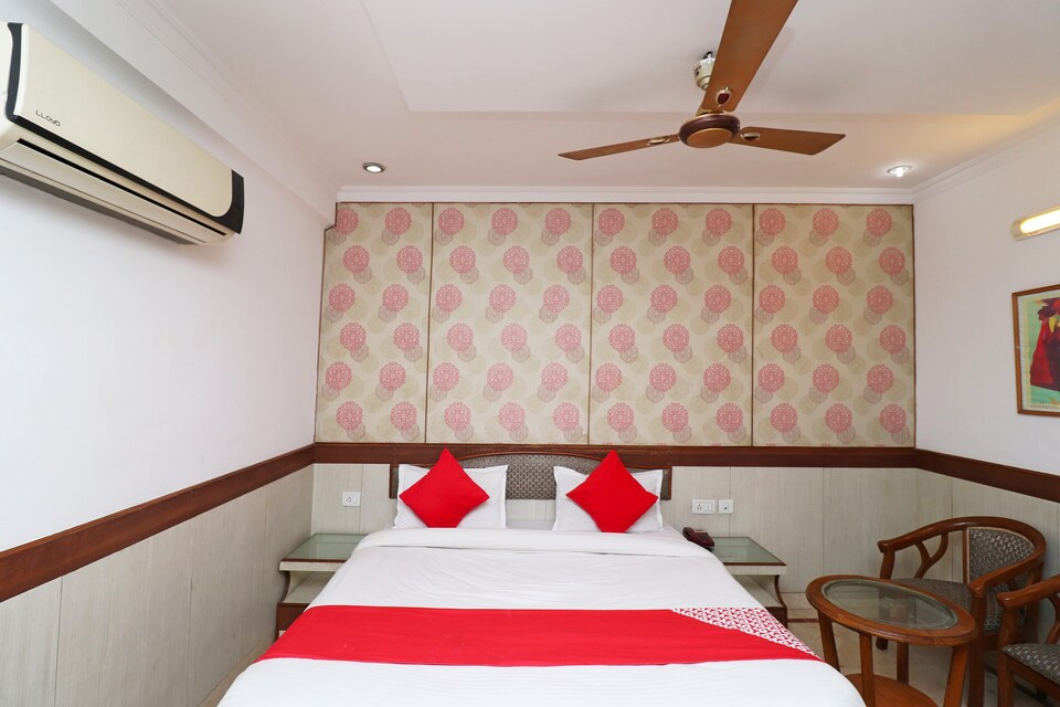 Hotel O Solitaire & Restaurant, Corporate Complex, आगरा