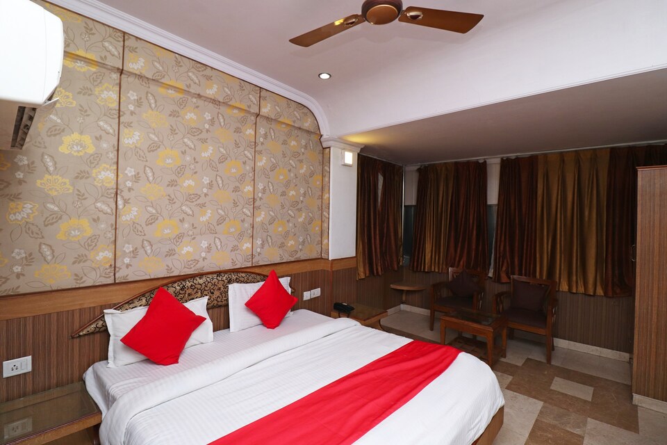 OYO Hotel Solitaire & Restaurant, Corporate Complex, Agra