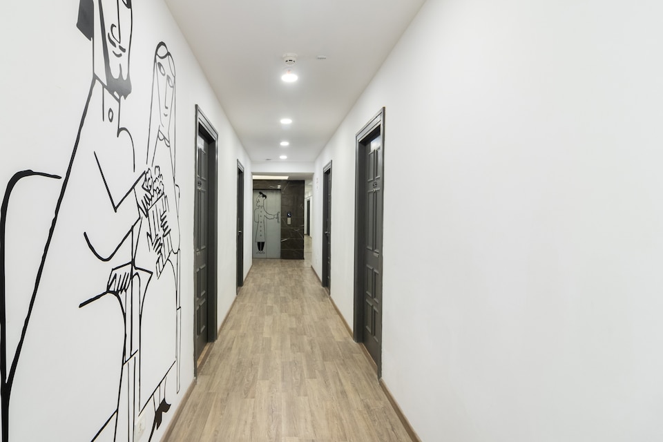 OYO Townhouse 130 Southern Avenue, Gariahat Kolkata, Kolkata