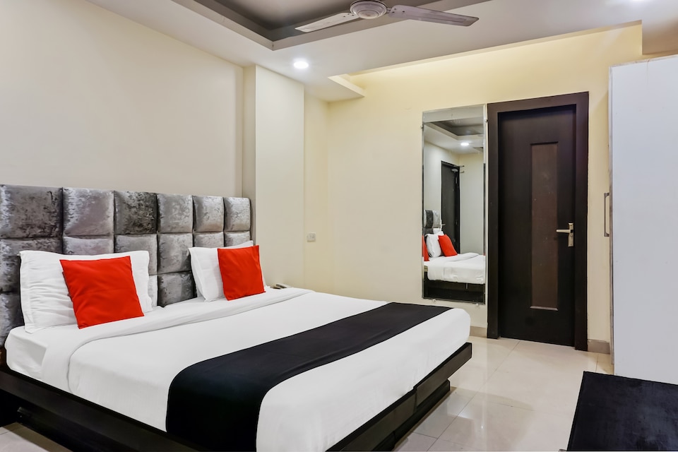 Capital O Hotel Jeyan Inn Near Gurudwara Shri Bangla Sahib, Karol Bagh Delhi, दिल्ली