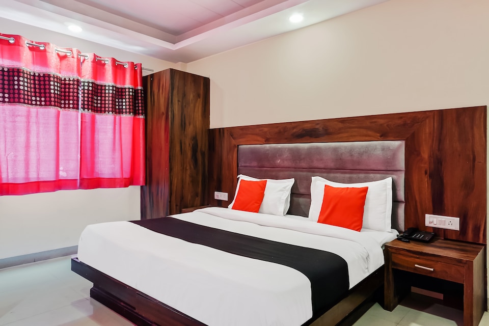 Capital O Hotel Jeyan Inn Near Gurudwara Shri Bangla Sahib, Karol Bagh Delhi, दिल्ली