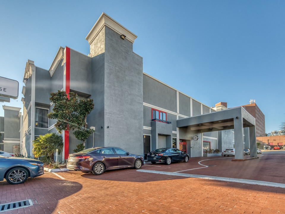 OYO Townhouse Dallas Park Central Galleria, C75238, Dallas