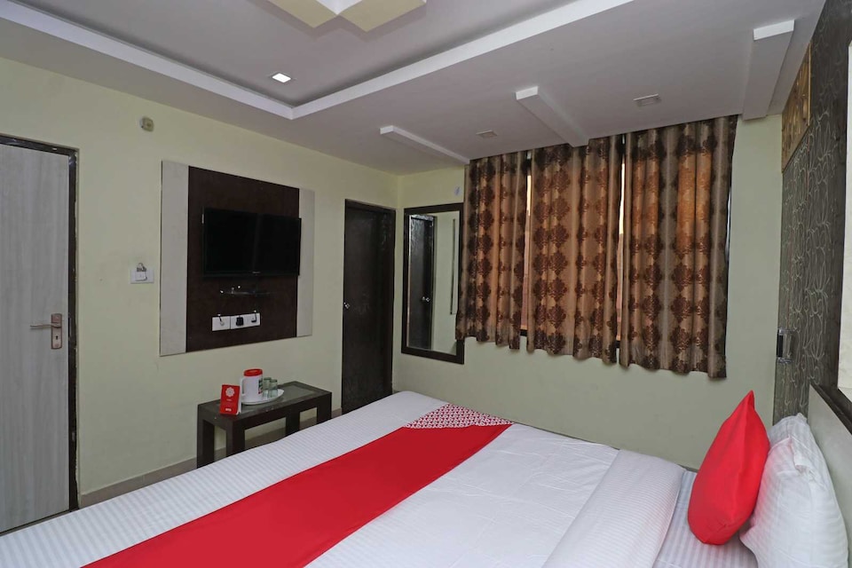 OYO Flagship Hotel Maharaja, Charbagh Lucknow, Lucknow
