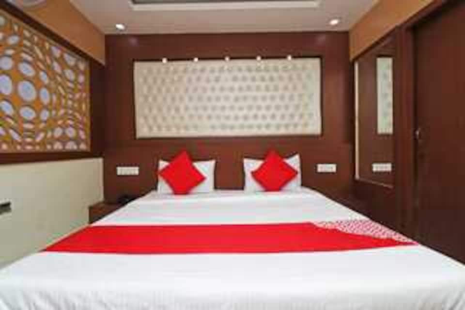 OYO Flagship Hotel Maharaja, Charbagh Lucknow, Lucknow