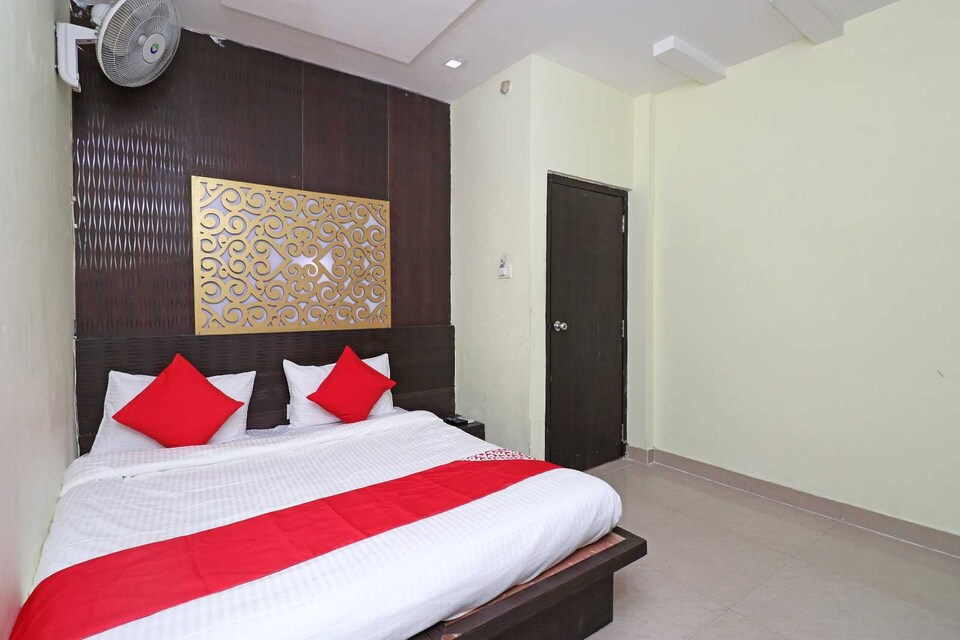 OYO Flagship Hotel Maharaja, Charbagh Lucknow, Lucknow