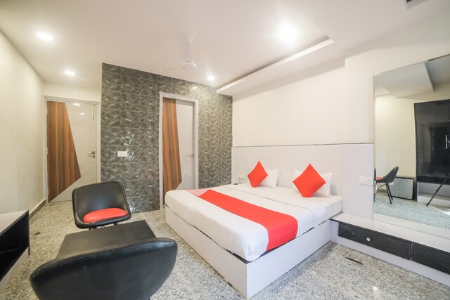 OYO Royal Town Paschim Vihar Near Udyog Nagar Metro Station