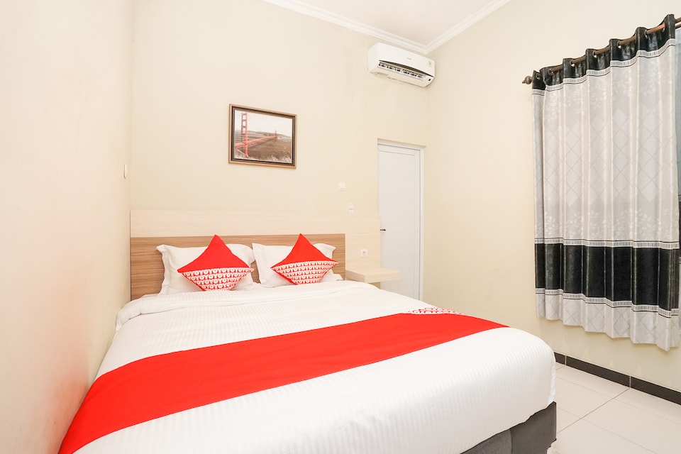 OYO 469 Bumi Banyu Bening Syariah, Sawahan, Surabaya