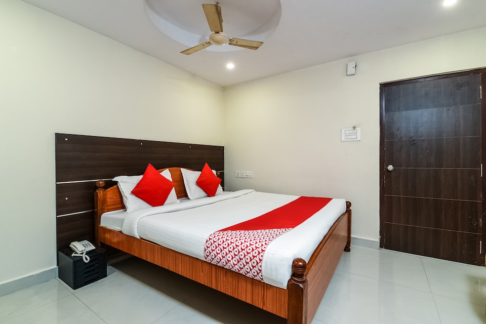 OYO 29147 B Hotel, Governorpet Vijayawada-II, Vijayawada