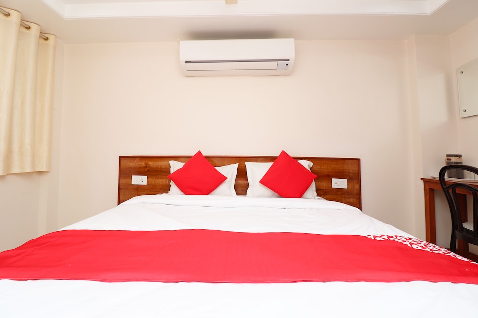 OYO 29149 Sarthak Inn, Hamidia Road Bhopal, Bhopal