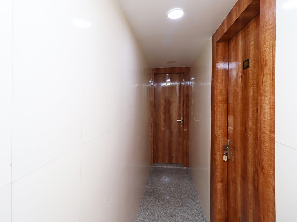 OYO 29149 Sarthak Inn, Hamidia Road Bhopal, Bhopal