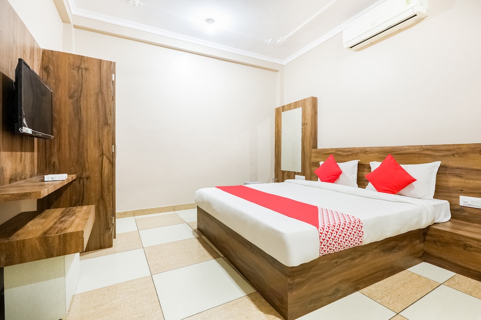 OYO 29178 Grand Stay, Hamidia Road Bhopal, Bhopal