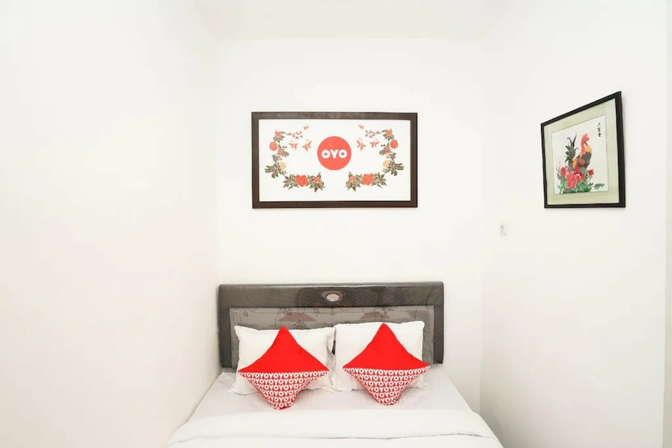 OYO 473 Darmo Permai Guesthouse, Dukuh Pakis, Surabaya