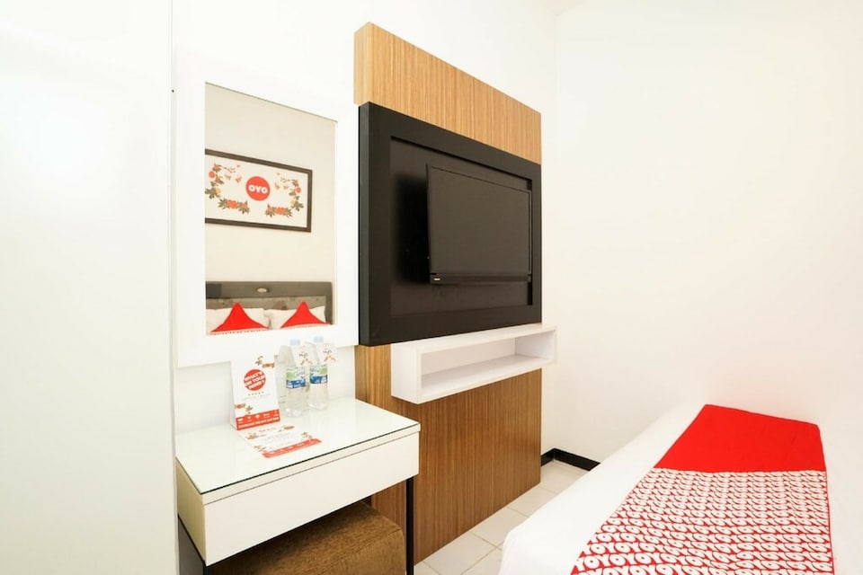 OYO 473 Darmo Permai Guesthouse, Dukuh Pakis, Surabaya