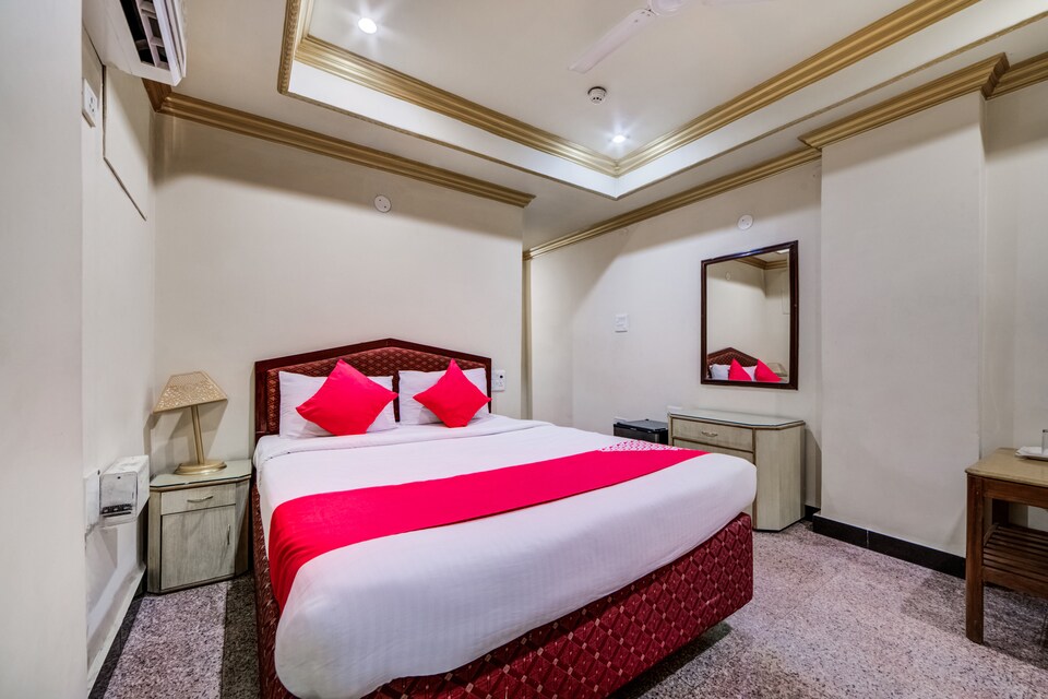 OYO Flagship 29230 Ik London Residency, Begumpet-II, Hyderabad