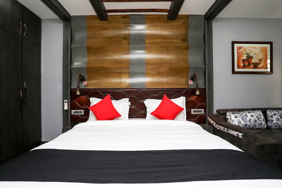 Capital O 29241 Hotel Middleton, Chandrasekharpur, Bhubaneswar