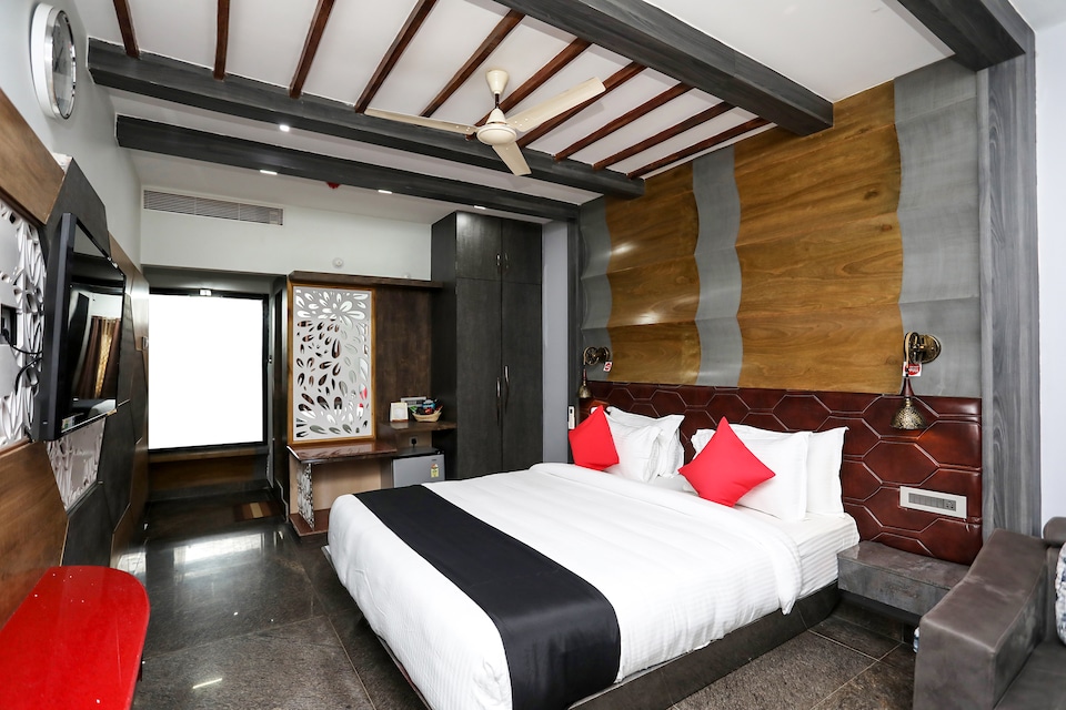 Capital O 29241 Hotel Middleton, Chandrasekharpur, Bhubaneswar