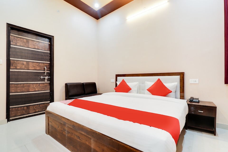 OYO 29246 Deluxe Inn, Gomti Nagar Lucknow, Lucknow
