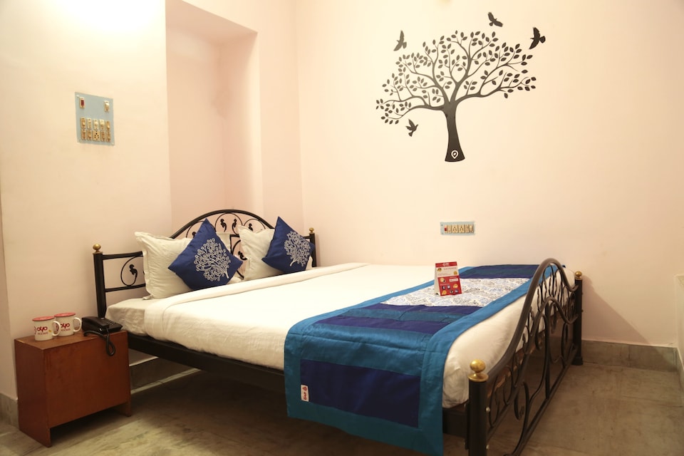 OYO 3391 near Shyambazar, Sealdah Kolkata, Kolkata