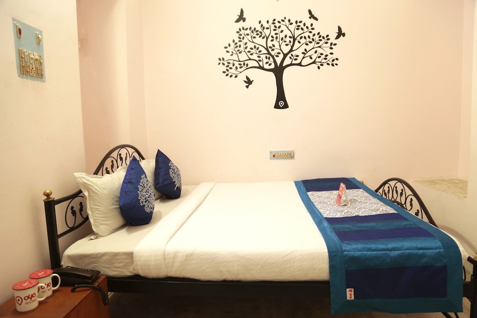 OYO 3391 near Shyambazar, Sealdah Kolkata, Kolkata