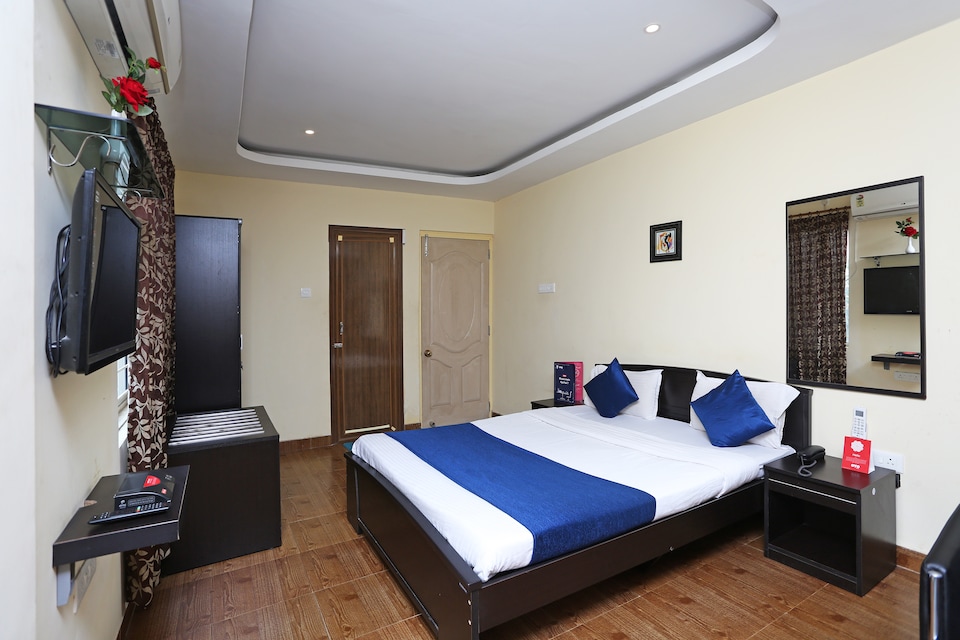 OYO 3393 Midway Inn, Jaidev Vihar, Bhubaneswar