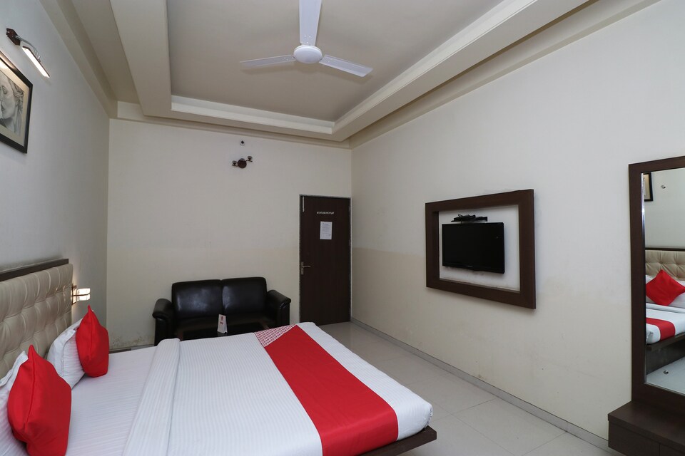 OYO 29307 Hotel Mohan Palace Farukhabad, Govind Nagar Kanpur, Kanpur