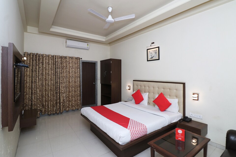 OYO 29307 Hotel Mohan Palace Farukhabad, Govind Nagar Kanpur, Kanpur