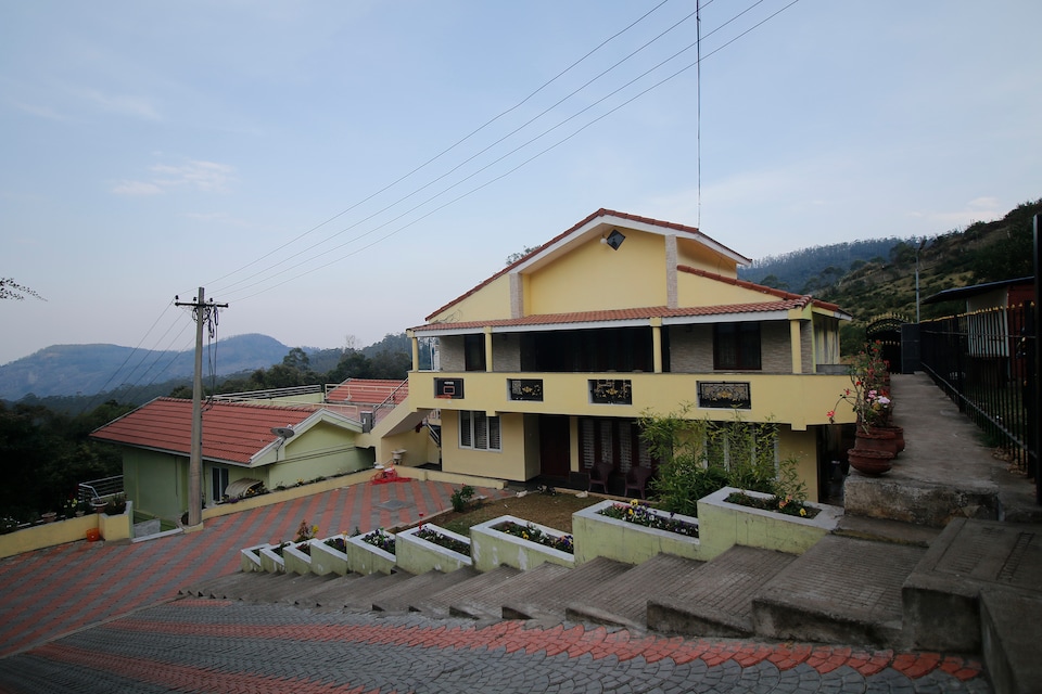 OYO 29310 Abrar Holiday Inn, Ooty Kotagiri Road, Ooty