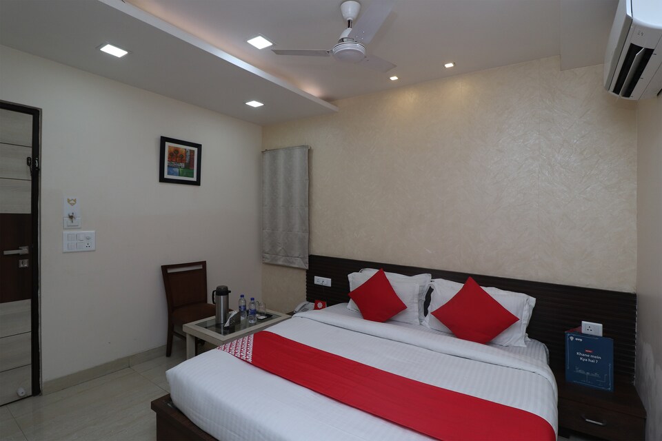 OYO 29382 Golden Laurel Inn, Golghar, Gorakhpur