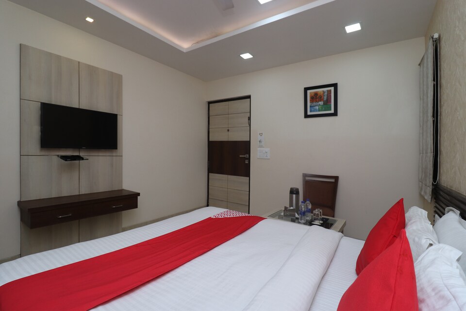 OYO 29382 Golden Laurel Inn, Golghar, Gorakhpur