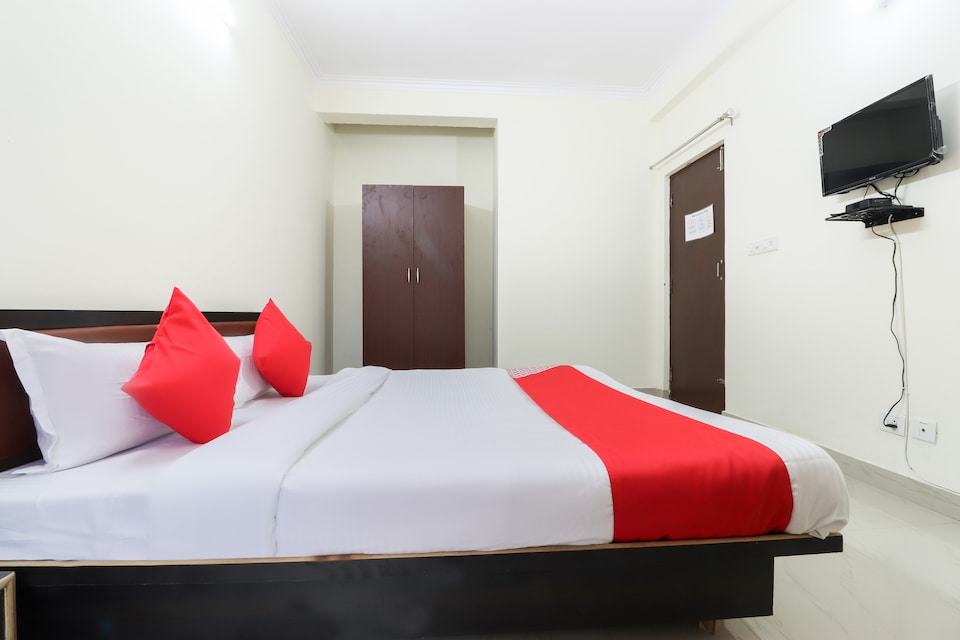 OYO 29403 Krishna Inn, Gomti Nagar Lucknow, Lucknow