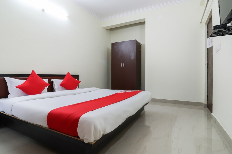 OYO 29403 Krishna Inn, Gomti Nagar Lucknow, Lucknow