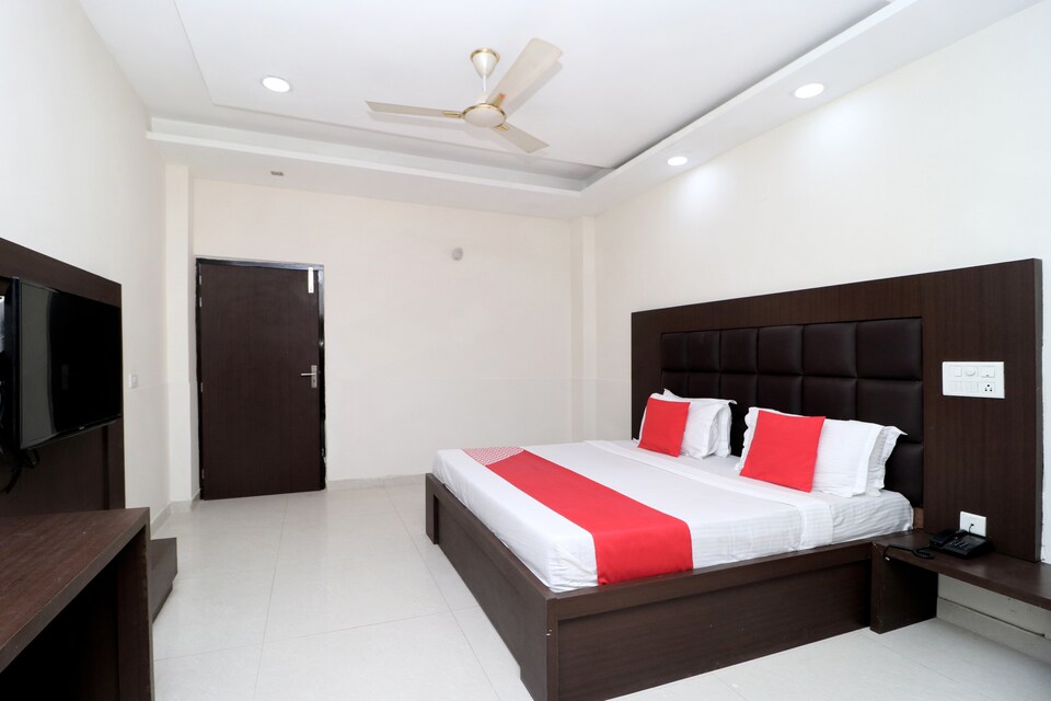 OYO 3404 Hotel Ahluwalia Regency, Mall Road Bathinda, Bathinda